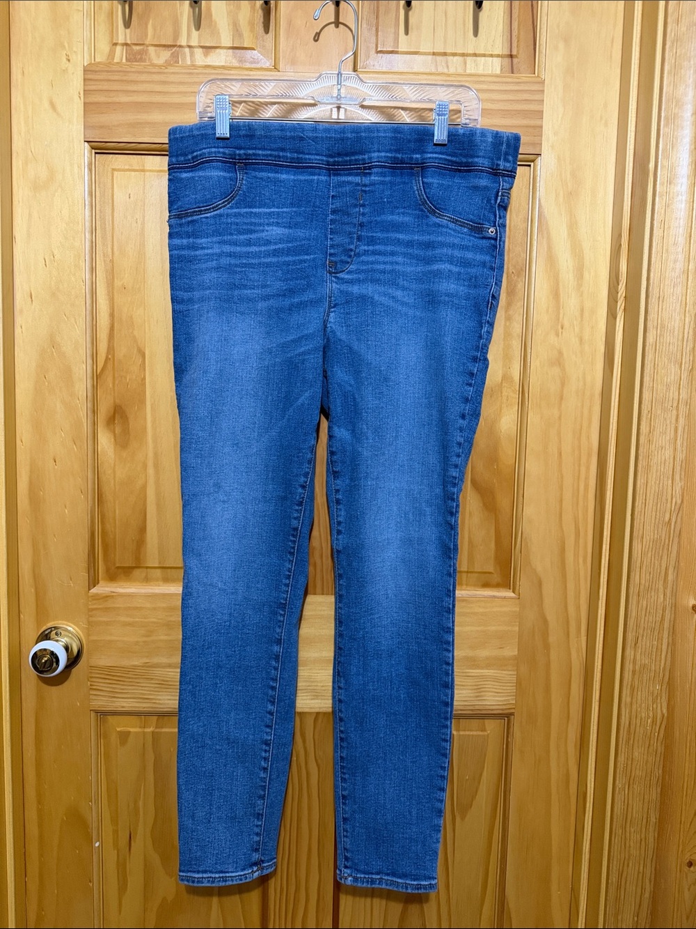 Old Navy Stretch Pull-On Jeggings in Medium Blue with Light Distressing, Size 14